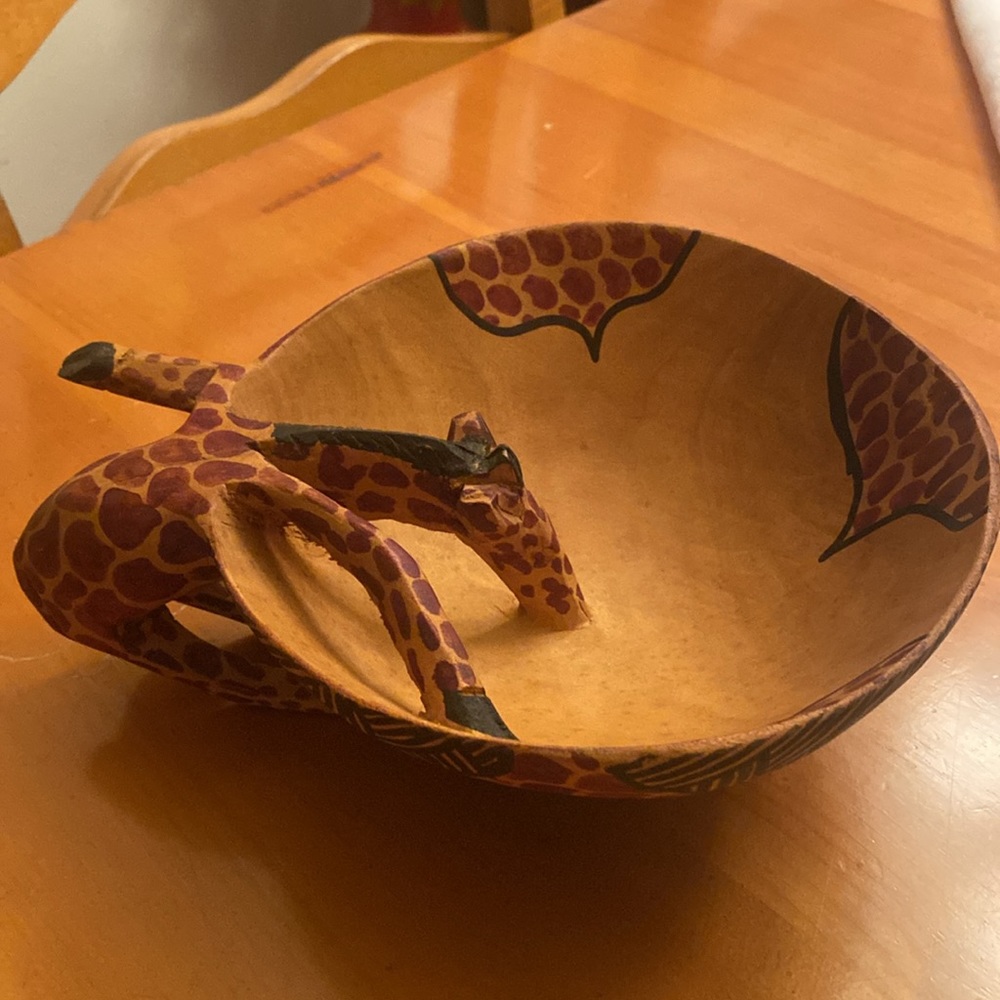 African Hand Carved Painted Wooden Giraffe Drinking Bowl Made In Kenya